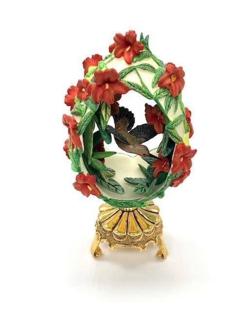 Franklin Mint Hibiscus Flower Hummingbird Faberge Egg On Gold Toned Stand: Franklin Mint Hibiscus Flower Hummingbird Faberge Egg On Gold Toned Stand. " House Of Faberge" Stamp On Base Of Stand. This Beautiful Figure Would Make A Great Gift For A Loved One, Or An