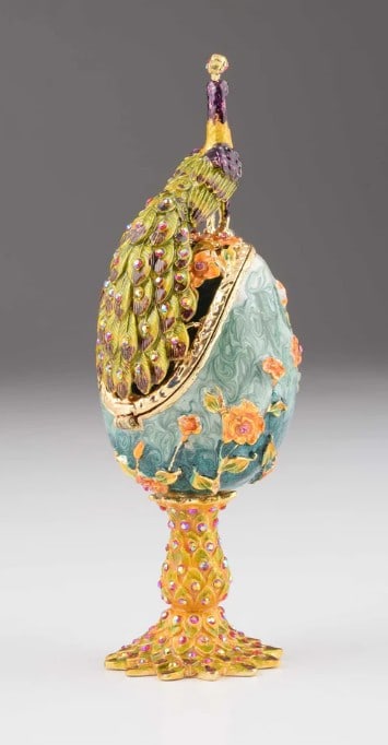 Regal Peacock Adorned Faberge Egg: Regal Peacock Adorned Faberge Egg Elevate your surroundings with the epitome of opulence embodied in our Regal Peacock Adorned Faberge Egg, a true masterpiece meticulously crafted by skilled artisans.