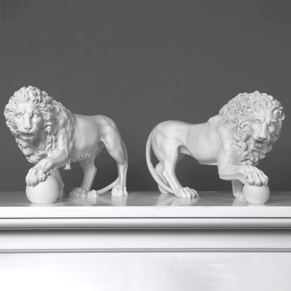 Two White Carrara Marble Medici Lions Sculptures (15.4lbs): Two White Carrara Marble Medici Lions Sculptures (15.4lbs) The Medici Lions statue in pair, Italian, 1801. The first of the marble lions dates back to the 2nd century BC and was owned by the powerful 
