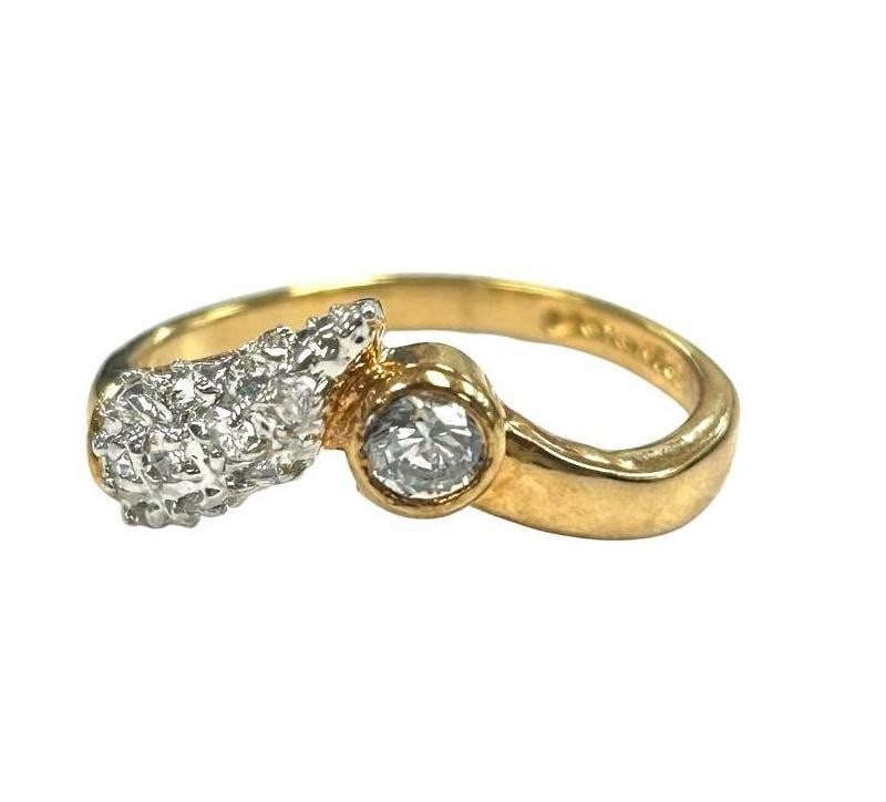 Size 8 Crystal Radiance 18KTGP Ring: Size 8 Crystal Radiance 18KTGP Ring At the heart of this stunning ring lies a brilliant crystal, carefully selected for its exceptional sparkle and clarity. As light dances upon its surface, the