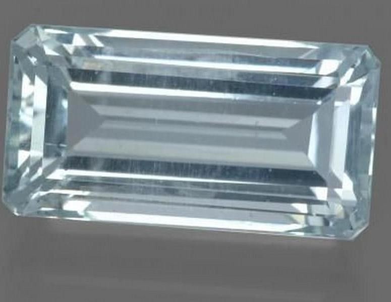 7.65 ct Natural Light Blue Aquamarine, Octagon Facet, VS, Madagascar: 7.65 ct Natural Light Blue Aquamarine, Octagon Facet, VS, Madagascar Natural aquamarine gemstone weighing 7.65 carats, cut in an octagon (emerald) facet shape. The gem measures 16.03 x 8.40 x 6.84 mm