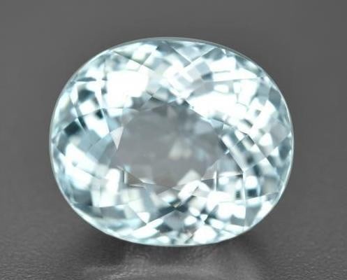 6.54 ct Oval Portuguese-Cut Pastel Light Blue Aquamarine Gemstone (1 of 3)