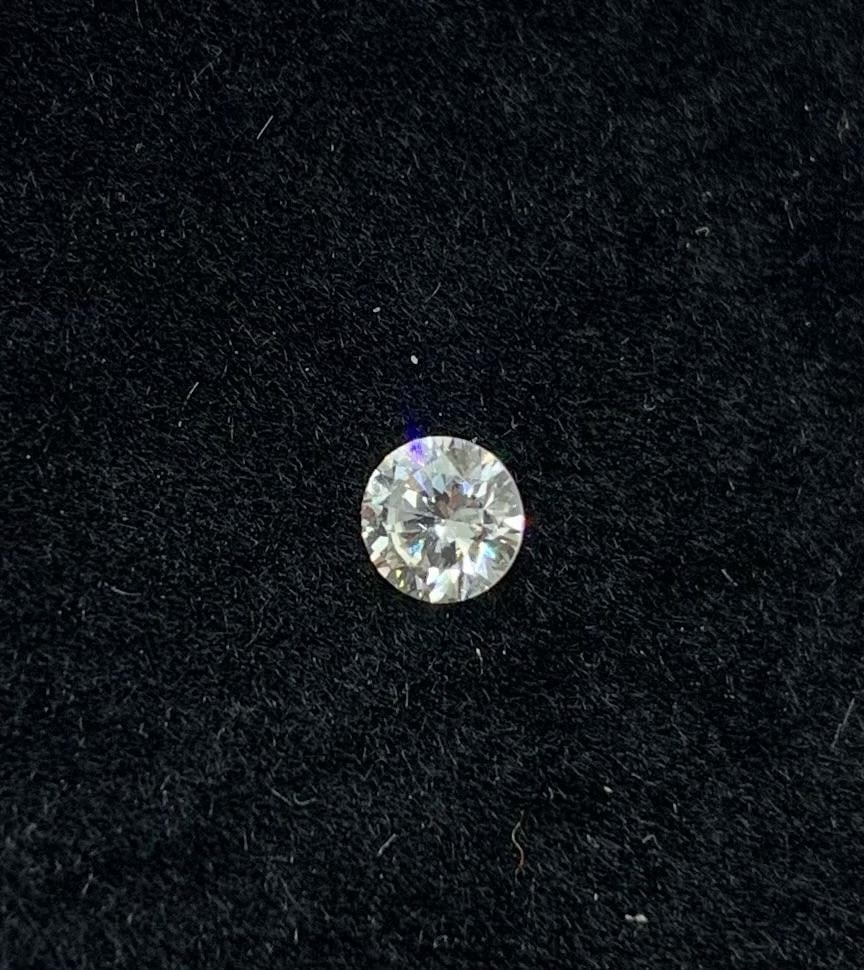 0.22ct Round Brilliant Cut Diamond (1 of 3)