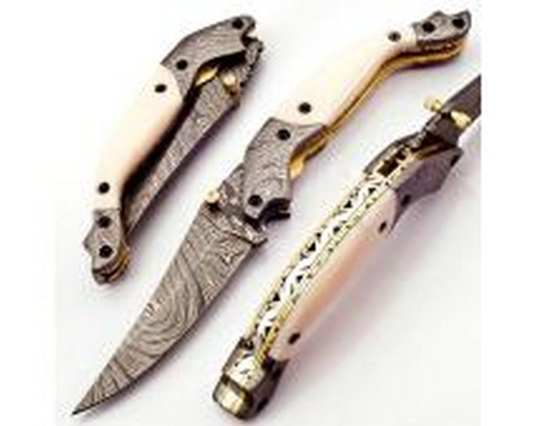 Wicked Wing Trailing Point Damascus Steel Folding Knife: Wicked Wing Trailing Point Damascus Steel Folding Knife Introducing our Damascus Steel Blade with an extraordinary 256-layer composition, a pinnacle of craftsmanship that combines timeless artistry