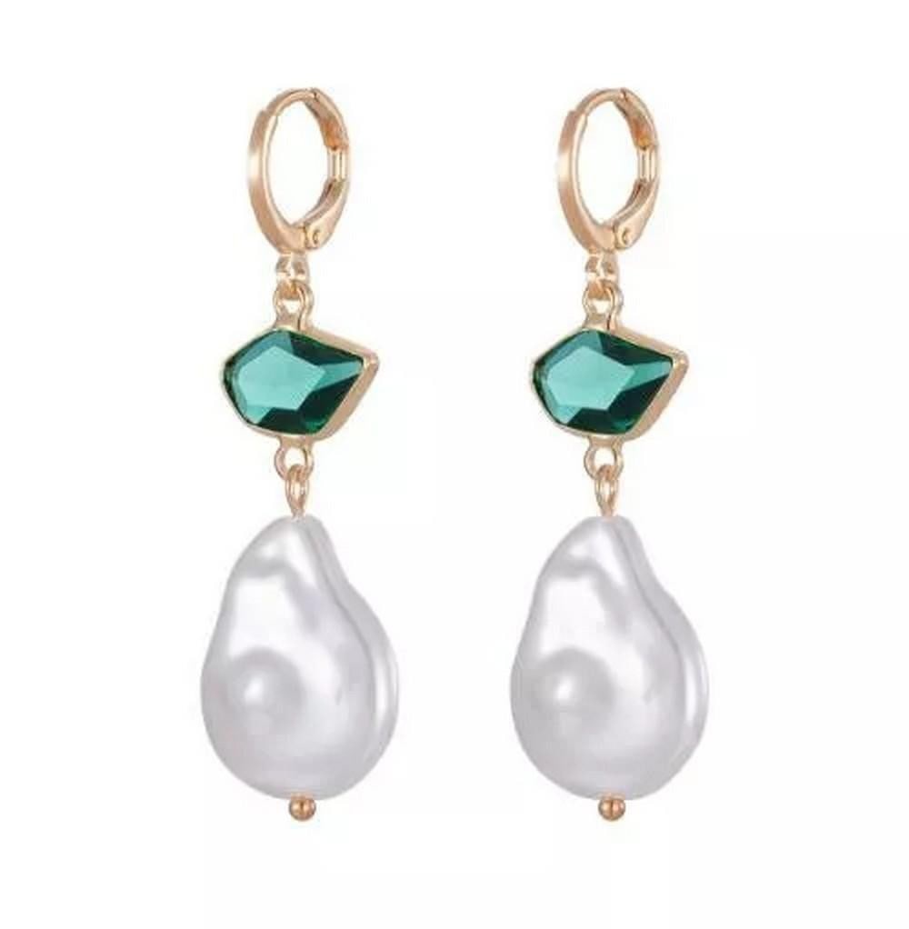 Baroque Style Pearl & Green Quarts Earrings: Baroque Style Pearl & Green Quarts Dangle Earrings These Baroque-style earrings feature beautifully irregular pearls paired with striking green quartz stones, creating a harmonious blend of elegance a