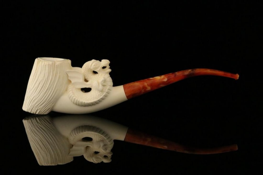 Hand-Carved Dragon Meerschaum Pipe with Fitted Case: Hand-Carved Dragon Meerschaum Pipe with Fitted Case This striking Dragon Meerschaum Pipe comes with a fitted case, featuring detailed dragon carvings that highlight the natural elegance of