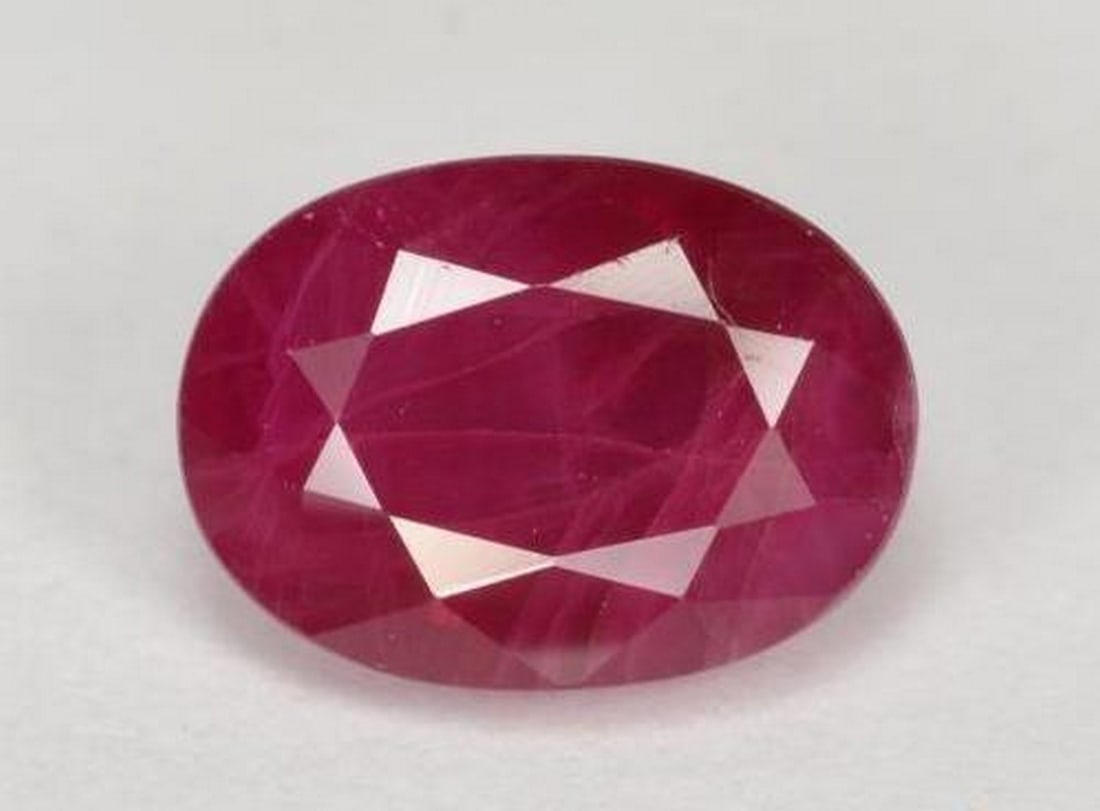 1.27ct Natural Pinkish Red Ruby, Oval, VS-SI, Myanmar: 1.27ct Natural Pinkish Red Ruby, Oval, VS-SI, Myanmar Natural ruby gemstone weighing 1.27 carats, cut in an oval facet with a pinkish red color and VS-SI clarity. The gem measures approximately 7.18