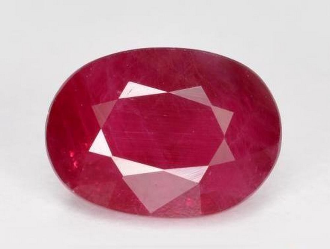 1.40ct Natural Medium Red Ruby, Oval Facet, VS-SI, Myanmar: 1.40ct Natural Medium Red Ruby, Oval Facet, VS-SI, Myanmar Natural ruby gemstone weighing 1.40 carats, cut in an oval facet shape with a medium red color and VS-SI clarity. The gem measures