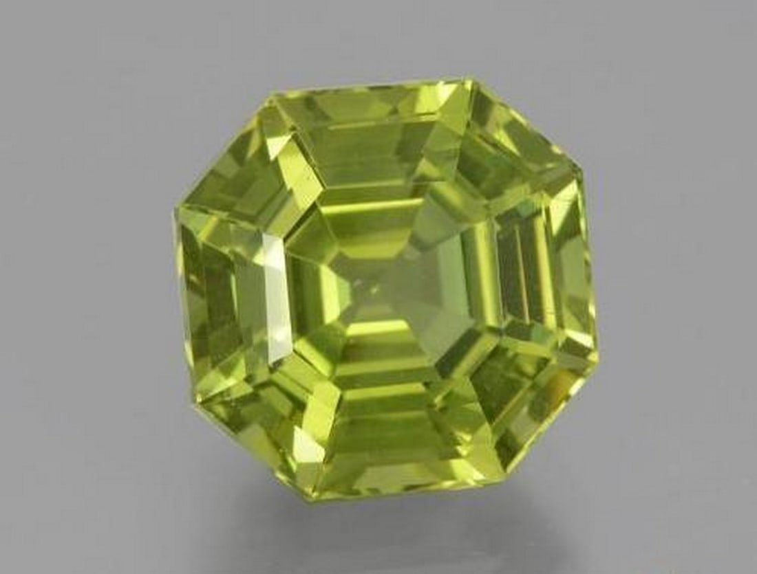 5.95ct Natural Olive Green Apatite, Asscher Cut, VS, Madagascar: 5.95ct Natural Olive Green Apatite, Asscher Cut, VS, Madagascar Natural Apatite gemstone weighing 5.95 carats, cut in an Asscher octagon shape with an olive green color and VS clarity. The gem measure