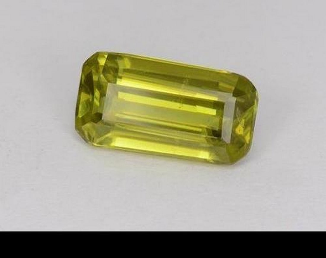 0.87ct Natural Warm Green Sphene, Octagon Step Cut, VS, Sri Lanka: 0.87ct Natural Warm Green Sphene, Octagon Step Cut, VS, Sri Lanka Natural Sphene gemstone weighing 0.87 carats, cut in an octagon step cut with a warm green color and VS clarity. The gem measures