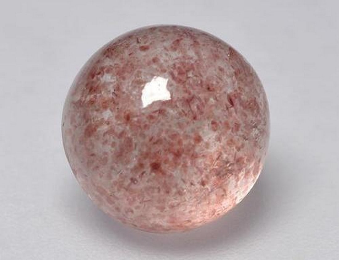 4.14ct Natural Earthy Pink Strawberry Quartz, Round, Translucent: 4.14ct Natural Earthy Pink Strawberry Quartz, Round, Translucent A beautiful 4.14 carat natural strawberry quartz cut into a round cabochon, measuring 9.10 x 6.56 mm. This gem displays an earthy pink 