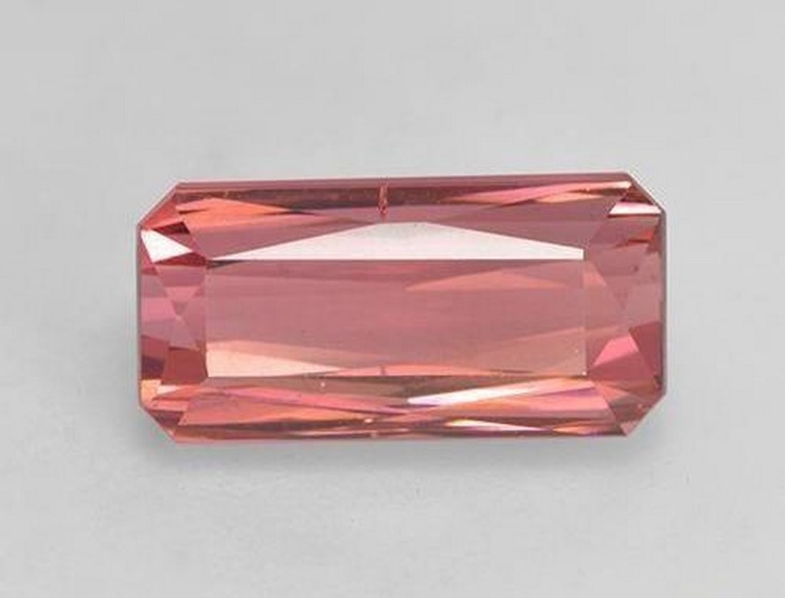 3.9ct Octagon Cut Red Pink Tourmaline: 3.9ct Octagon Cut Red Pink Tourmaline A vibrant 3.90 carat natural red-pink tourmaline, expertly cut in a striking octagon shape. Known for symbolizing love, energy, and emotional balance, this gem ra
