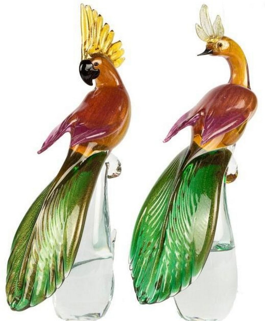 Murano Glass Parrot Couple Sculpture: Murano Glass Parrot Couple Sculpture This striking Murano glass sculpture features a vibrant pair of parrots perched side by side, their forms full of life and character. Expertly handcrafted with