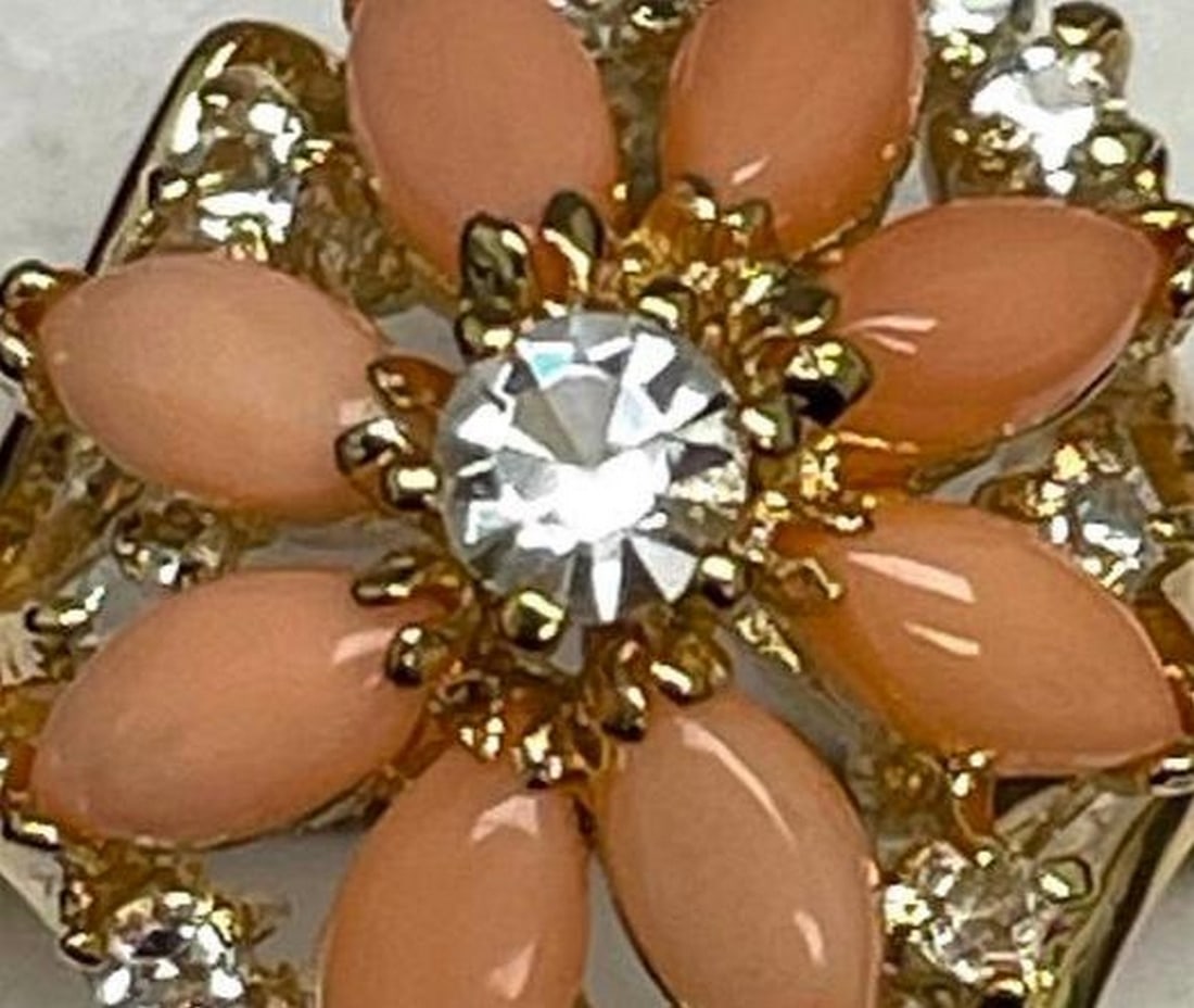 Gorgeous 8 Piece Coral Gemstone Ring: Gorgeous 8 Piece Coral Gemstone Ring Coral is often associated with being a symbol of wisdom, happiness, and immortality. The unique colour of coral is a mixture of pink and orange, pink being a