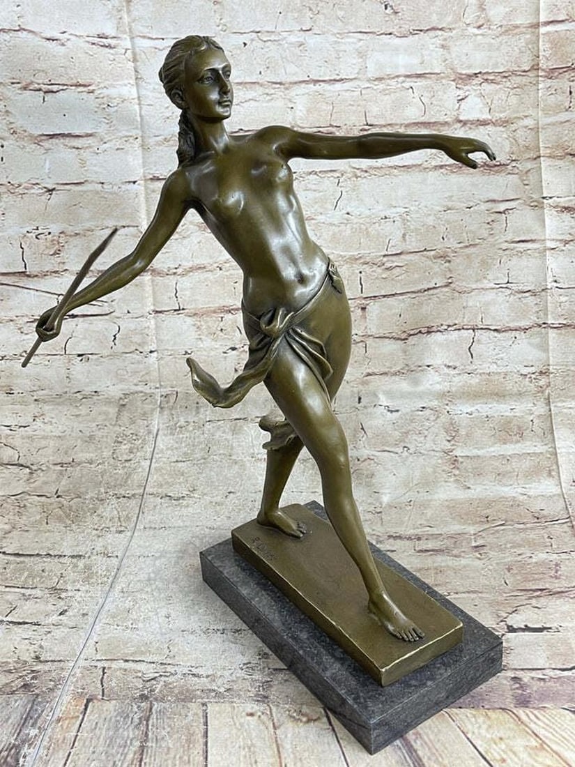 Amazon Queen Hippolyta Bronze Sculpture: Amazon Queen Hippolyta Bronze Sculpture Powerful and commanding, this reproduction bronze sculpture portrays the legendary Amazon Queen Hippolyta, an iconic figure of strength, beauty, and warrior spi