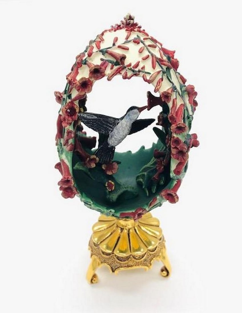 Franklin Mint Trumpet Vine In The Garden Hummingbird Faberge Egg On Gold Toned Stand: Franklin Mint Trumpet Vine In The Garden Hummingbird Faberge Egg On Gold Toned Stand. "House Of Faberge" Stamp On Base Of Stand. This Beautiful Figure Would Make A Great Gift For A Loved One, Or An In