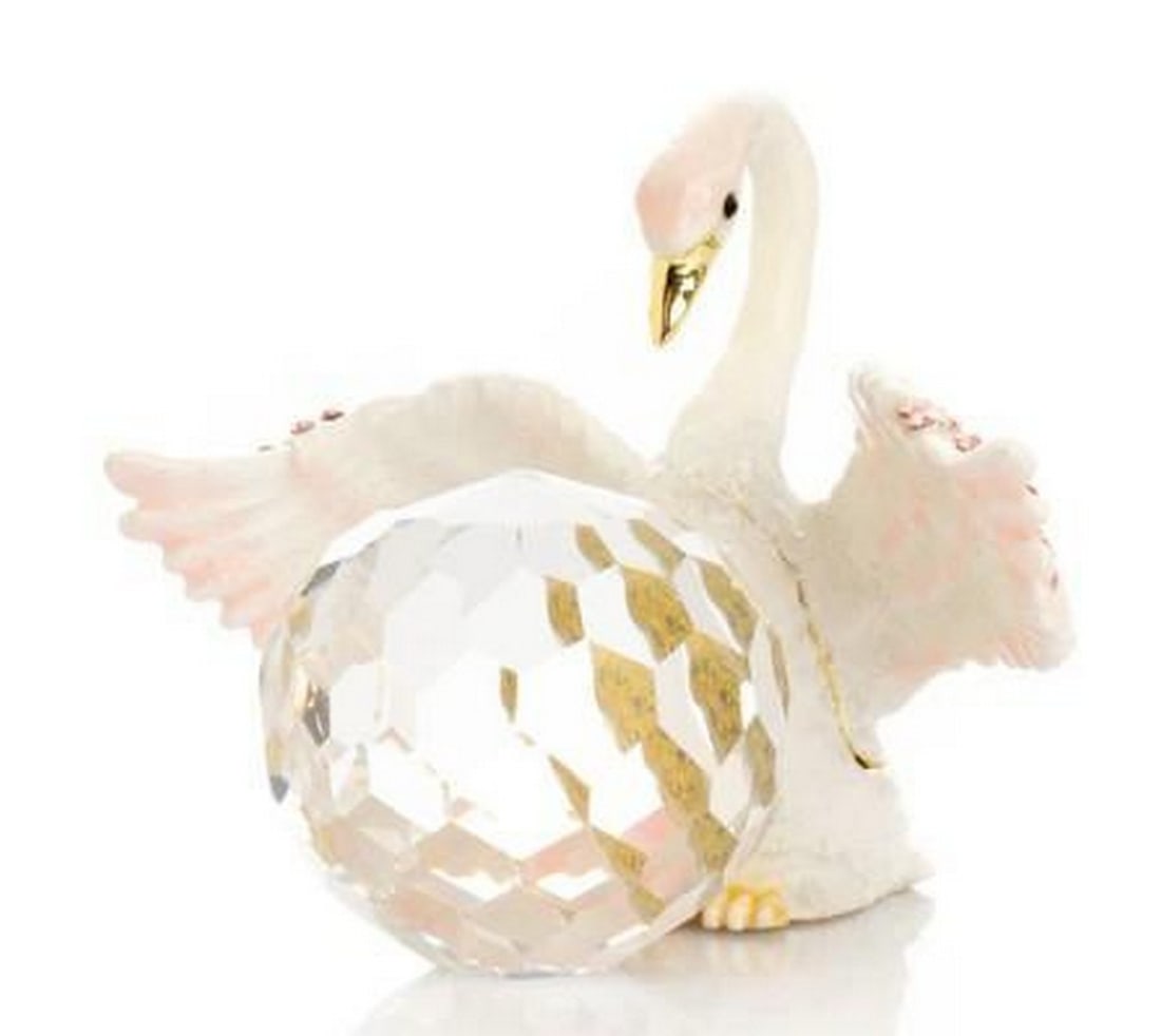 White Swan Crystal Trinket Box: White Swan Crystal Trinket Box Graceful and elegant, this white swan trinket box delicately holds a sparkling crystal, symbolizing purity and beauty. The smooth, glossy finish highlights the swan's gr