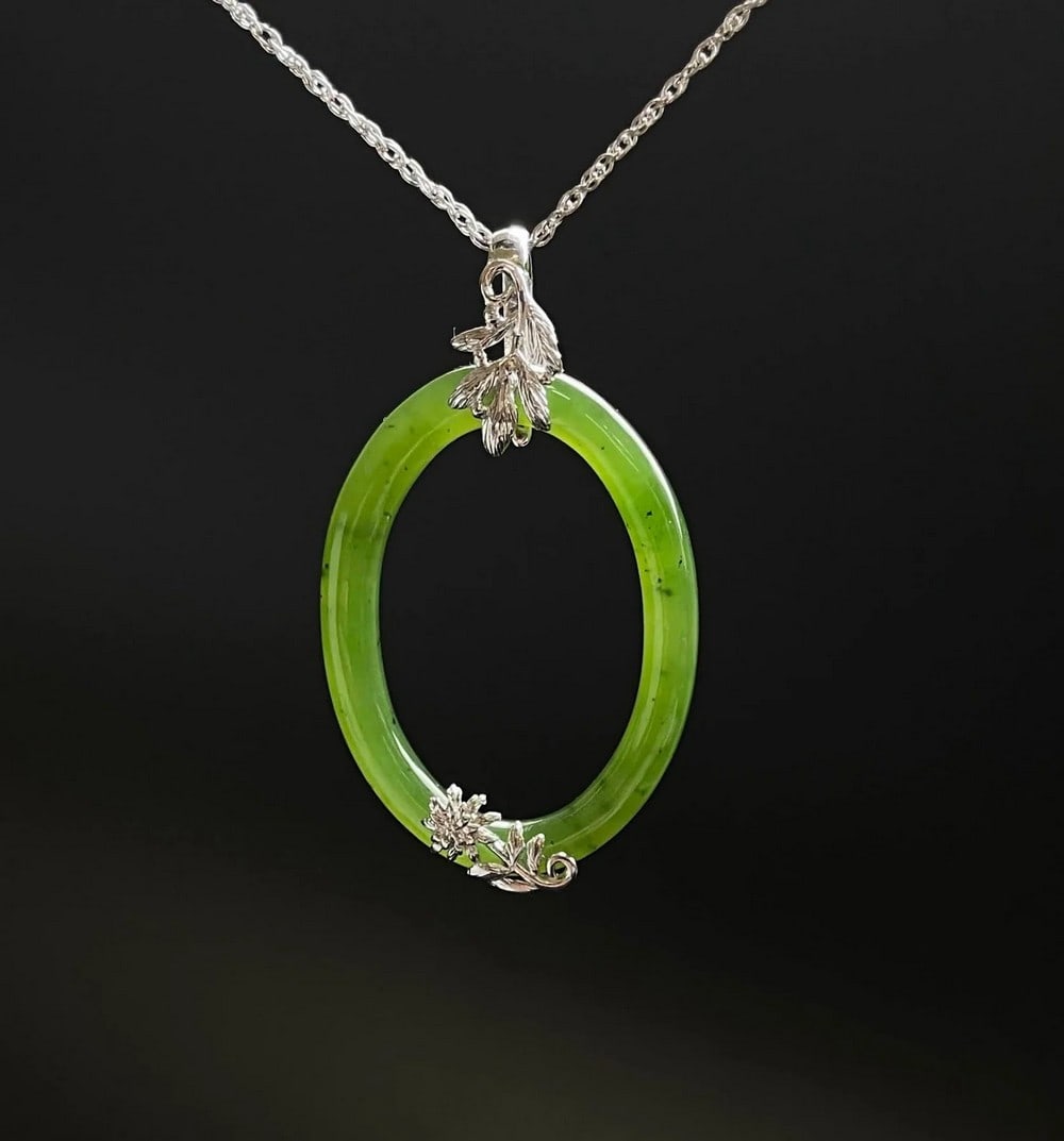 Canadian Nephrite Jade Round Leaf Pendant: Canadian Nephrite Jade Round Leaf Pendant This pendant is a beautifully hand-carved piece made from natural, genuine Canadian Nephrite Jade, featuring a leaf-shaped design that symbolizes growth and r