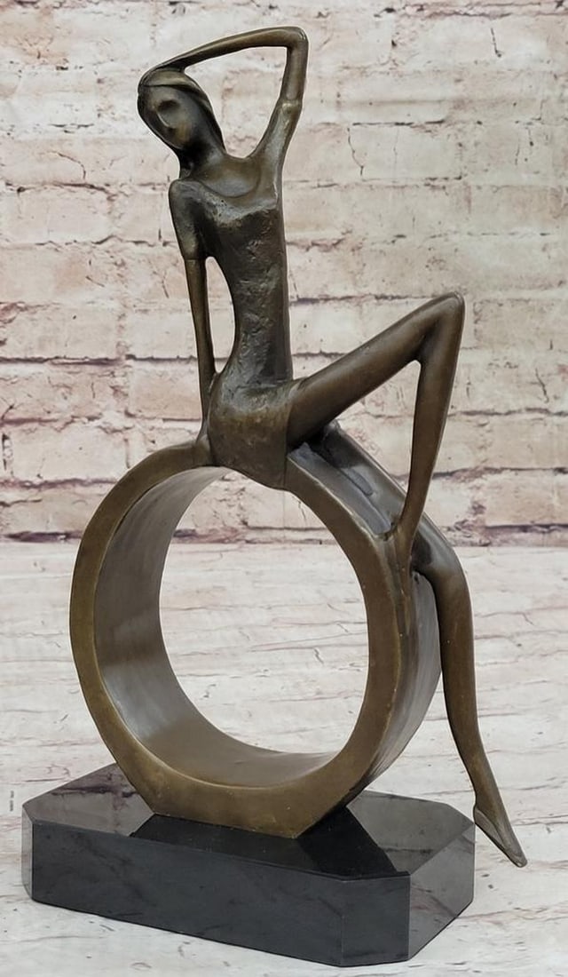 Abstract Sitting Woman Bronze Sculpture: Abstract Sitting Woman Bronze Sculpture Indulge in the allure of contemporary art with this captivating female bronze figurine, signed by Collet. Embodying reduced shapes and an appealing contrast, th