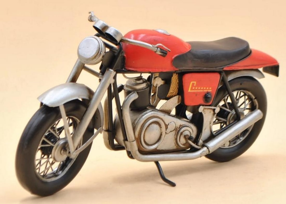 1975 Norton Commando Mk3 850cc Motorcycle Toy Model: 1975 Norton Commando Mk3 850cc Motorcycle Toy Model This meticulously crafted 1975 Norton Commando Mk3 850cc motorcycle model is a stunning tribute to one of the most iconic British bikes ever made. M