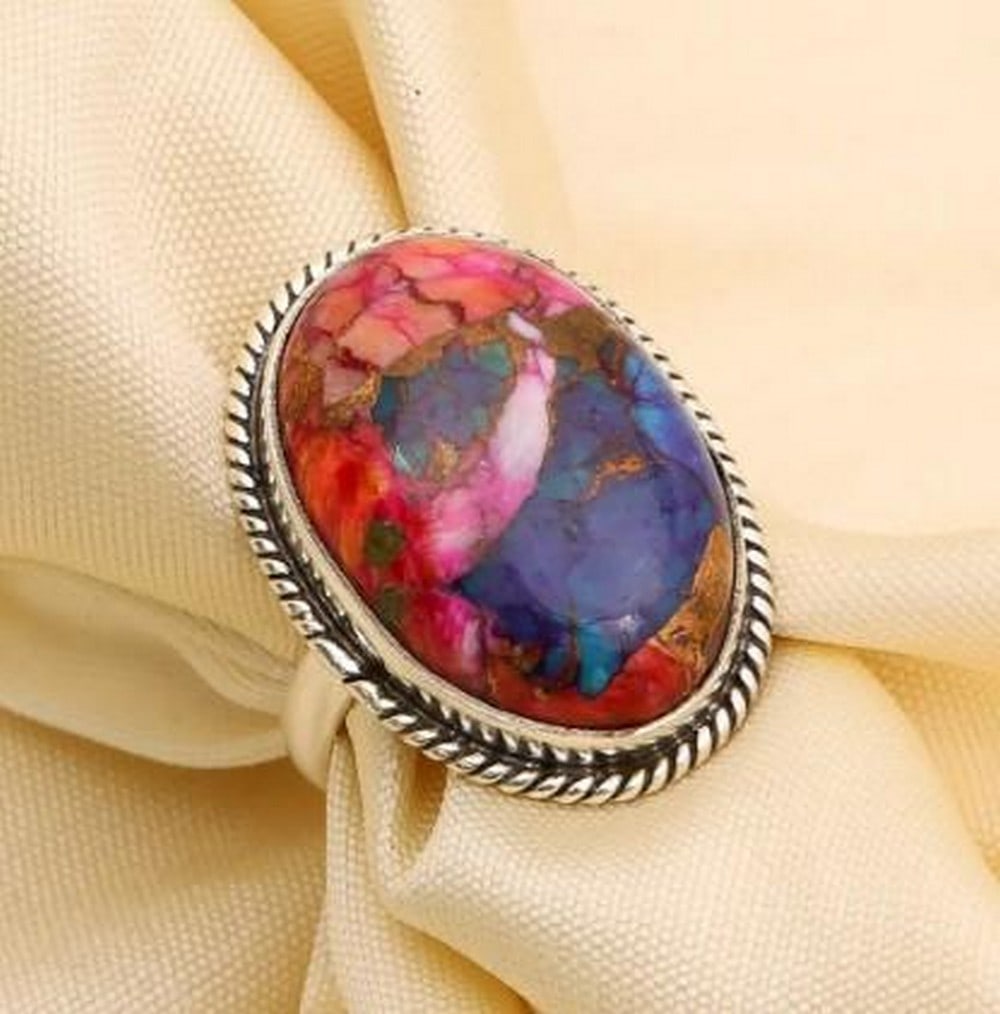 Blush Horizon: Blush Horizon - Oval Cut Pink Oyster Ring Immerse yourself in the captivating beauty of this exquisite ring, a true masterpiece that blends the vibrant allure of nature with the timeless elegance of a