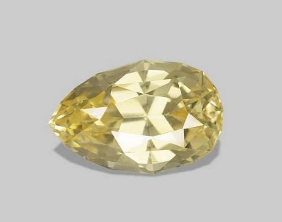 1.18 ct Natural Light Yellow Sapphire, Pear Facet, VVS, Tanzania: 1.18 ct Natural Light Yellow Sapphire, Pear Facet, VVS, Tanzania Natural sapphire weighing 1.18 carats, cut in a pear-shaped faceted form with a light yellow color. The gemstone measures 7.78 x 5.12 x