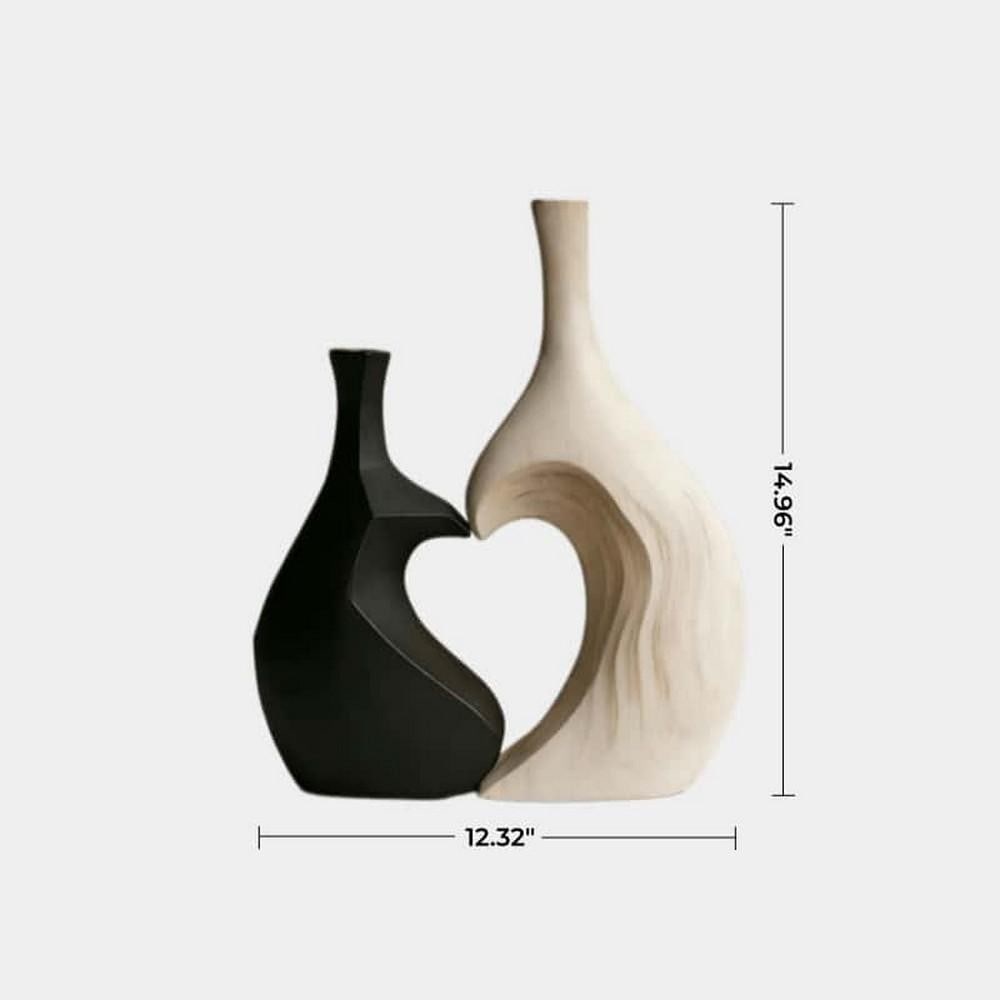 'Minimal Curve Form'' - Contemporary Wooden Vase: ''Minimal Curve Form'' - Contemporary Wooden Vase A sculptural wooden vase defined by soft, flowing curves and a balanced, organic silhouette. The smooth surface highlights the natural wood grain,