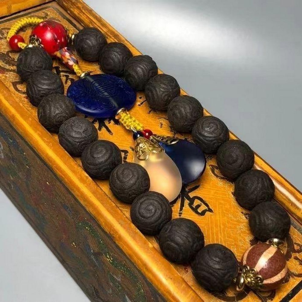 Palace Hospital Legacy Medicine Agarwood Eighteen Beads Bracelet: Palace Hospital Legacy Medicine Agarwood Eighteen Beads Bracelet This Palace Hospital Legacy Medicine Agarwood Eighteen Beads Bracelet is a rare and exquisite piece, crafted from premium agarwood know
