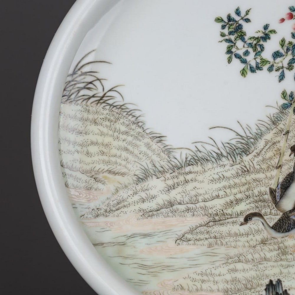 Famille Rose Flower & Bird Pattern Pen Wash: Famille Rose Flower & Bird Pattern Pen Wash A delicate famille rose porcelain pen wash showcasing exquisite craftsmanship and vibrant artistry. The exterior is adorned with finely detailed scenes of f