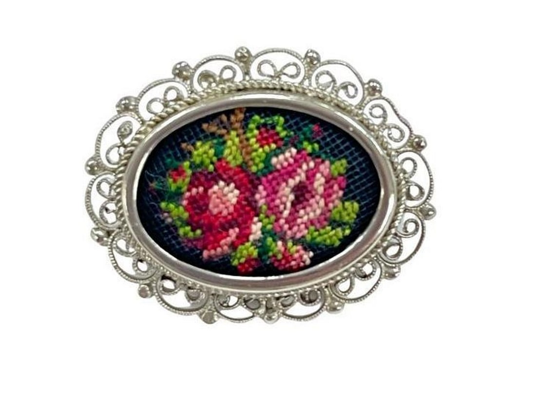 Vintage Rose Pattern Cross Stitch Brooch: Vintage Rose Pattern Cross Stitch Brooch Experience the artistry of cross-stitch in our Vintage Rose Pattern Cross Stitch Brooch. Painstakingly handcrafted, each stitch weaves timeless rose patterns, 