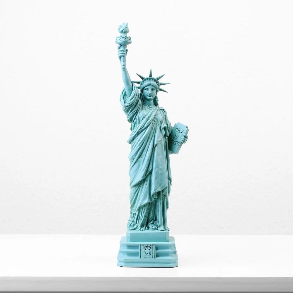 Statue of Liberty Green Resin Sculpture - Symbol of Freedom and Heritage - (1.8lbs): Statue of Liberty Green Resin Sculpture - Symbol of Freedom and Heritage - (1.8lbs) Celebrate American heritage with this meticulously crafted Statue of Liberty green resin sculpture. Made from