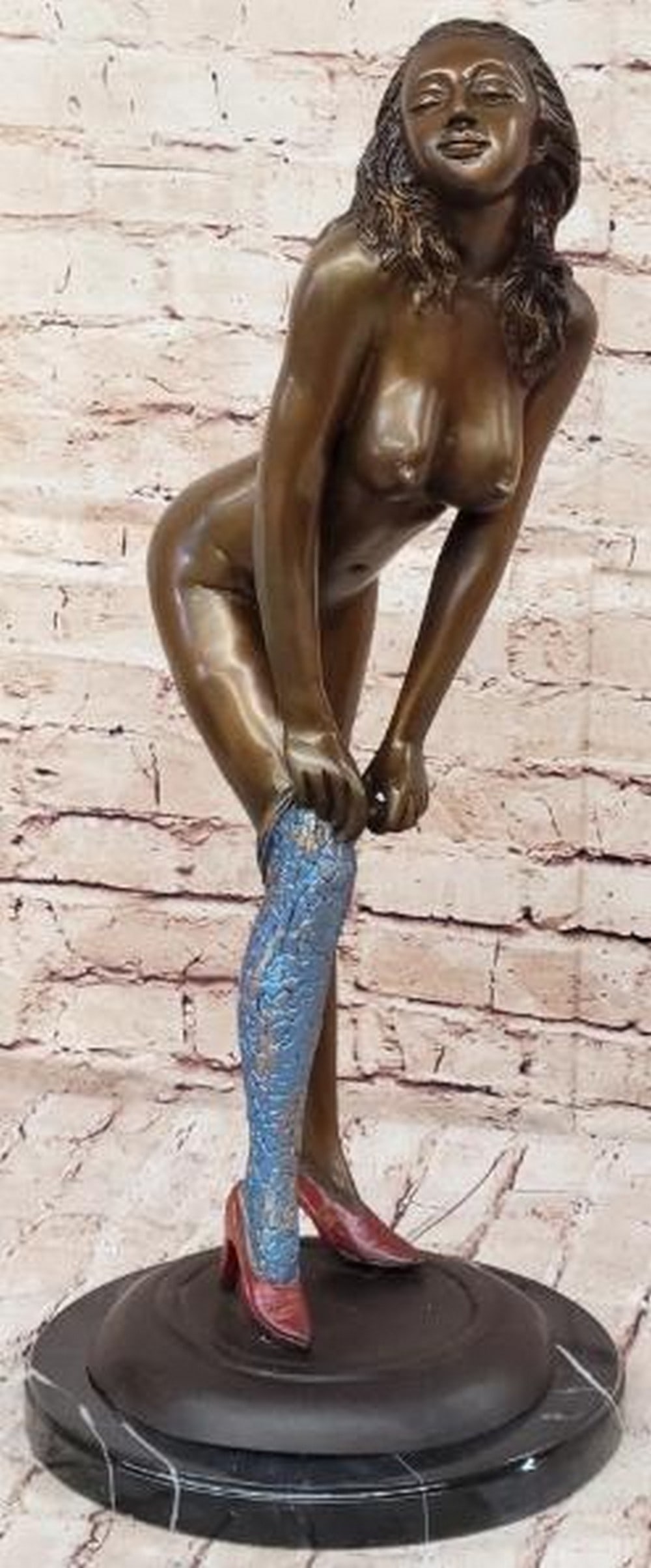 Tease in Bronze: Nude Woman Bronze Sculpture: Tease in Bronze: Nude Woman Bronze Sculpture Playful, provocative, and elegantly sculpted, this sculpture captures a moment of flirtatious charm. This nude female figure, bearing the signature of arti