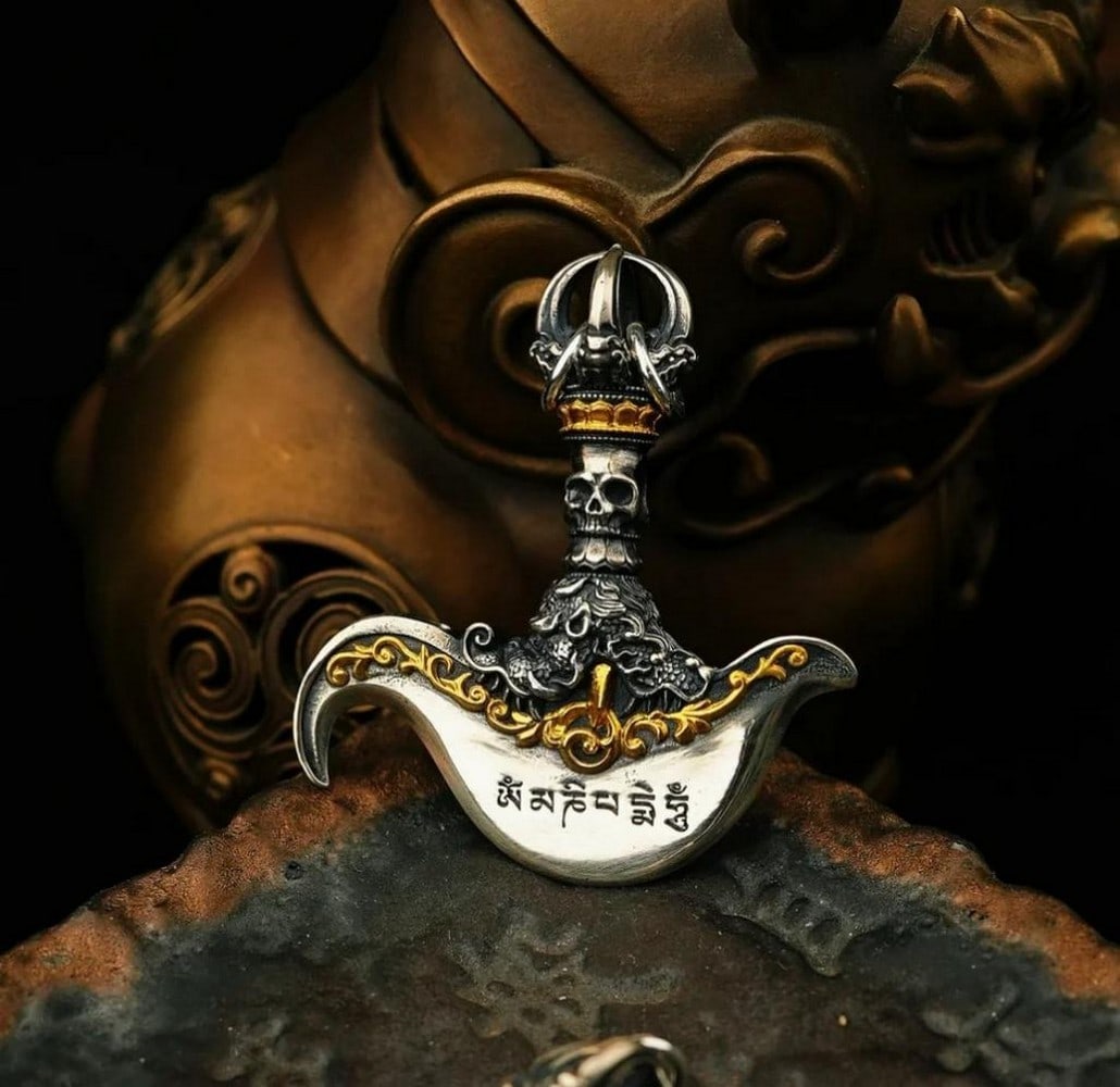 Vajra-Axe Necklace (1 of 3)