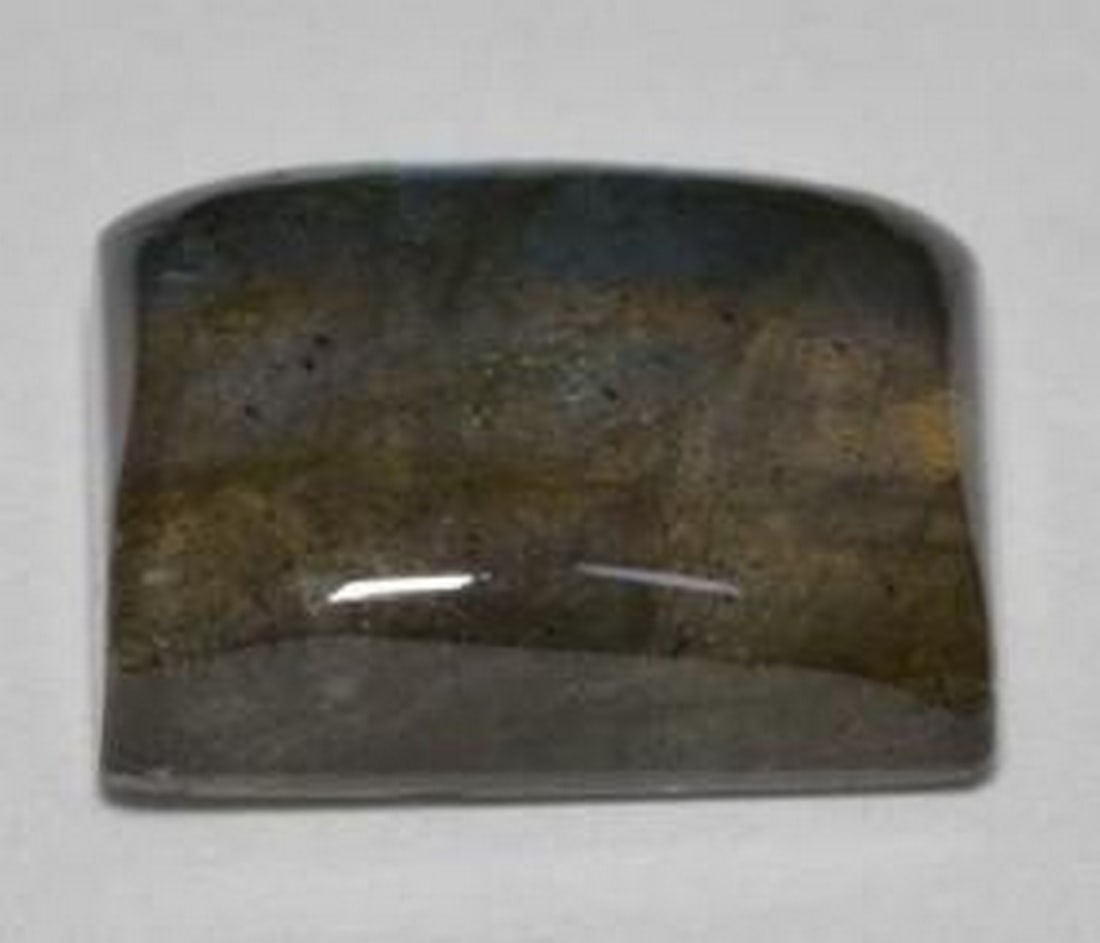 5.43ct Translucent Multicolor Labradorite Baguette: 5.43ct Translucent Multicolor Labradorite Baguette A refined 5.43-carat natural labradorite gemstone, skillfully cut into a sleek baguette shape. This translucent gem captivates with its signature