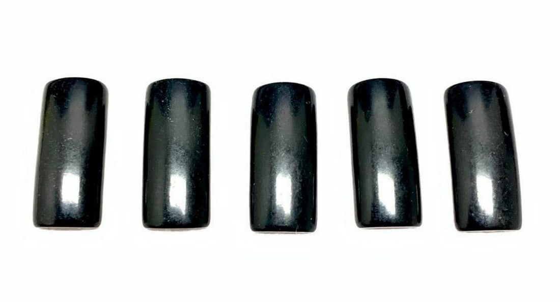 14ct Saddle Cut Black Onyx Gemstones: 14ct Saddle Cut Black Onyx Gemstones Lot Contains 5 Gemstones Size: 17 x 5mm Total Carat Weight: 14ct Individual Carat Weight: 2.8ct Treated: Dye has been used to give the stones a even midnight