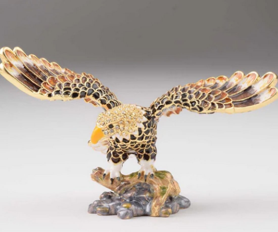 Majestic Brown Eagle Trinket Box: Majestic Brown Eagle Trinket Box Plated with 24K gold or 925 silver, each piece features handpicked crystals that are artistically placed for a stunning effect. The trinket box includes a magnetic fas