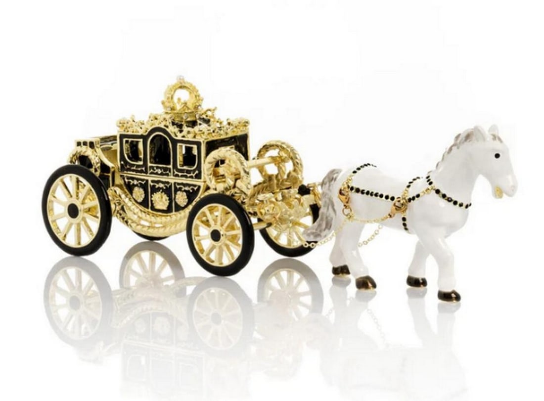 Regal White Horse and Golden Carriage Trinket Box: Regal White Horse and Golden Carriage Trinket Box This enamel-painted trinket box, measuring 3.54 inches long, 1 inch wide, and 2.44 inches high, features a horse (5 x 2.12 x 3.4 inches) and carriage 