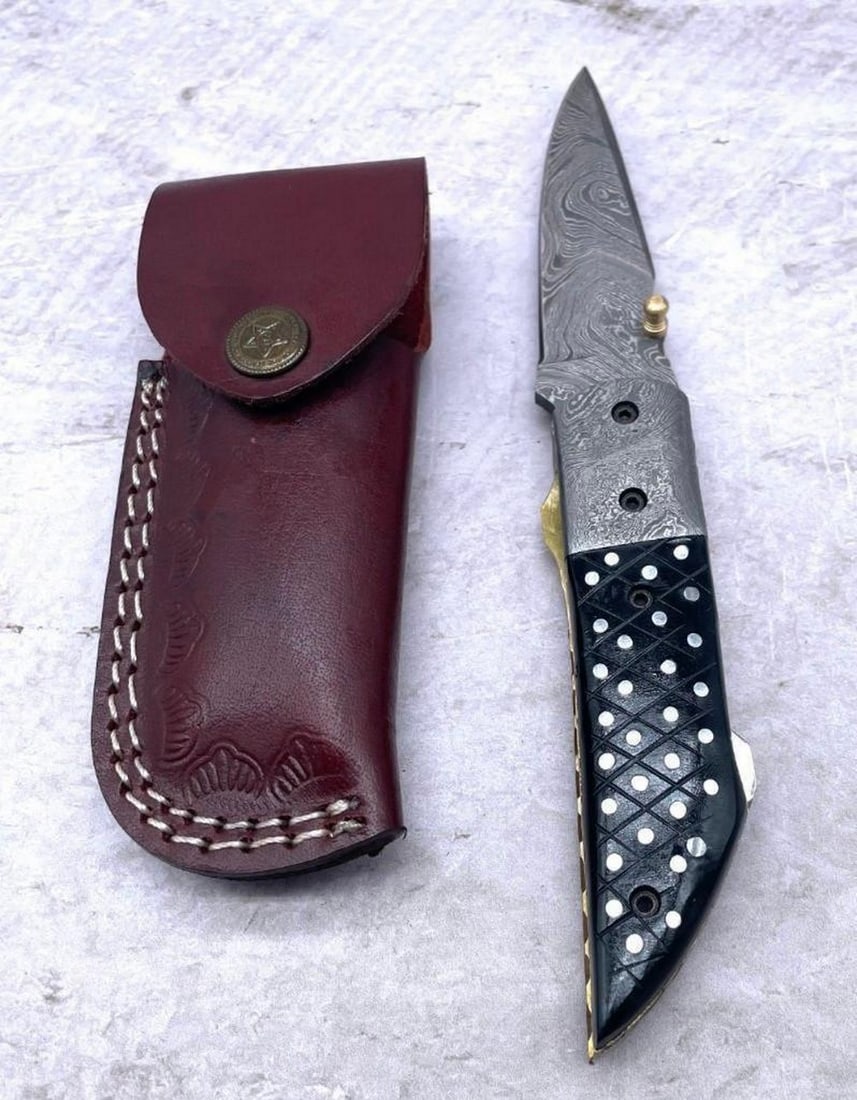 Hatreds Point Folding Damascus Knife: Custom Handmade Damascus Steel Hunting, Camping & Folding Knife Handle Bull Horn with Brass Pins. Damascus Steel Blade with 256 Layers on it. HARDNESS 56-60 H R C VERY HIGH QUALITY GENUINE LEATHER SHE
