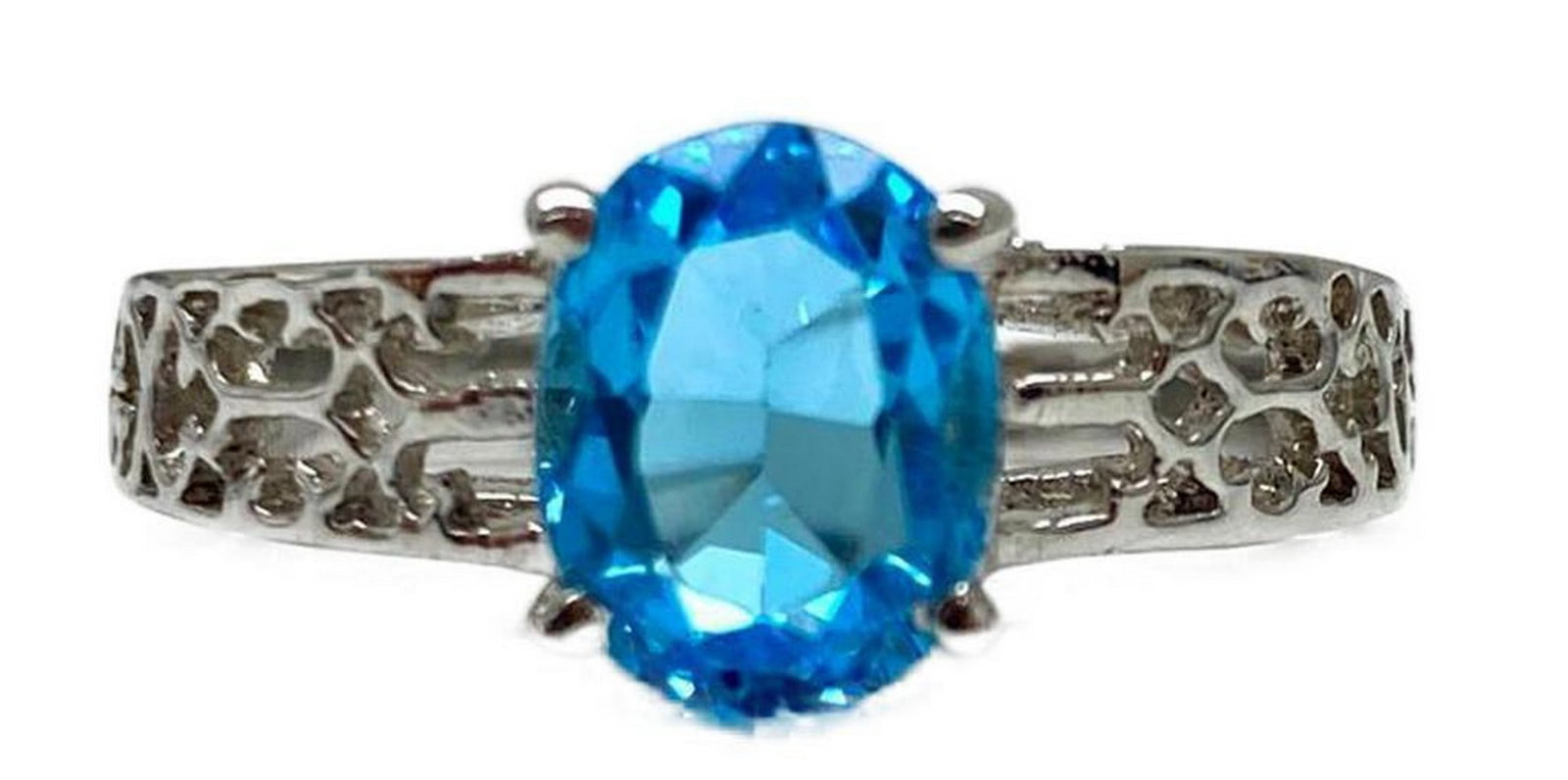 Large Blue Topaz Gemstone on an Intricate 925 Sterling Silver Band: Large Blue Topaz Gemstone on an Intricate 925 Sterling Silver Band. Blue topaz represents love and affection. It is believed to give the wearer increased strength and intellect. Through the ages, topa