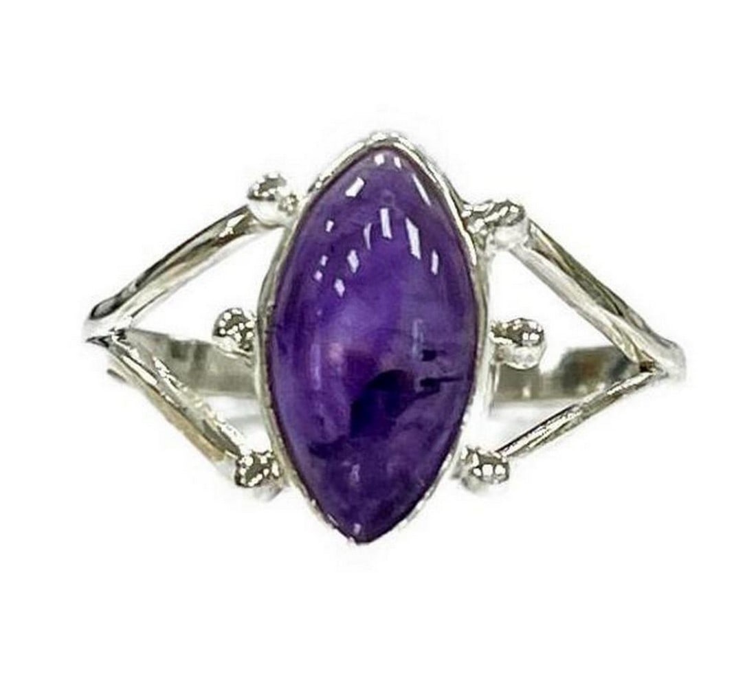 Eye of the Amethyst Majesty Silver Ring - 7: Eye of the Amethyst Majesty Silver Ring - 7 Behold the Eye of the Amethyst Majesty Silver Ring, a captivating masterpiece that marries regal charm with mystical allure. Its heart is graced by a resple