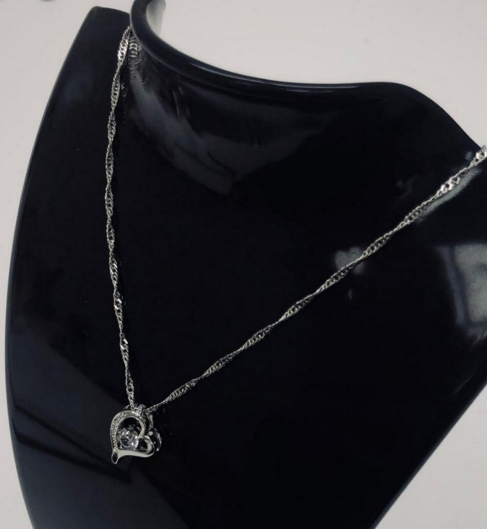 Sterling Silver Rhinestone Heart Pendant Paired With 925 Twist Link Necklace: Sterling Silver Rhinestone Heart Pendant Paired With 925 Twist Link Necklace. This Simple Yet Elegant Heart Shaped Pendant Necklace Will Be Sure To Bring Some Sparkle To Your Everyday. This Eye-Catchi
