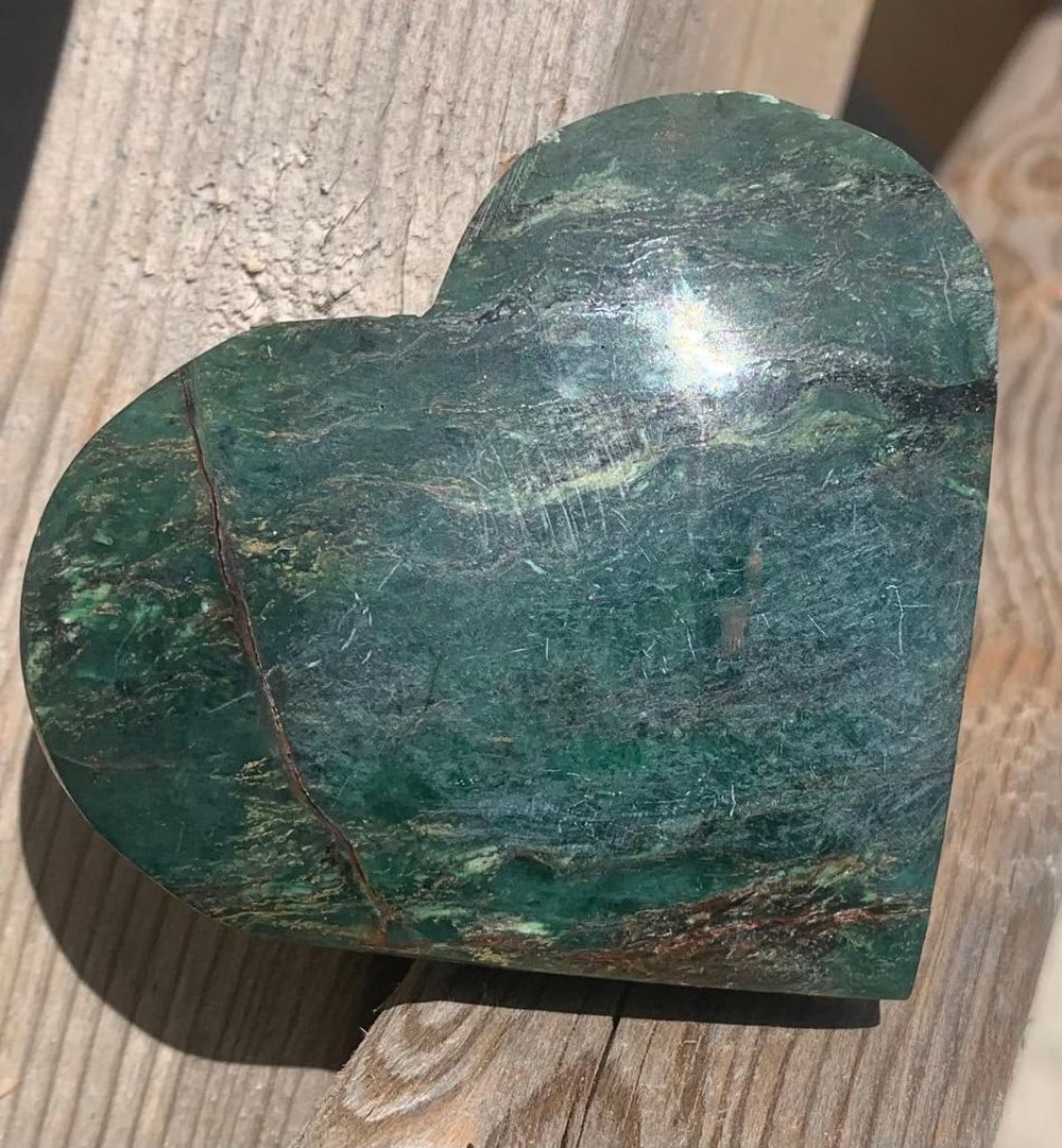 Radiant 101g African Emerald Quartz Heart Stone: Radiant 101g African Emerald Quartz Heart Stone Carved into a luminous heart form, this 101g natural African Emerald Quartz crystal glows with soothing green hues and subtle translucency. Known for it