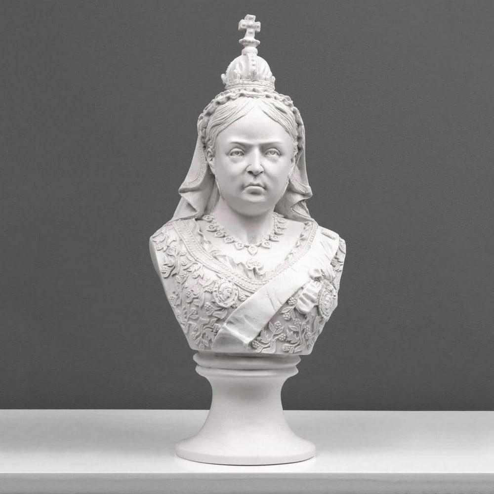 White Carrara Marble ''Queen Victoria'' Bust After R.J Morris - 10.6lbs: White Carrara Marble " Queen Victoria" Bust After R.J Morris - 10.6lbs Queen Victoria, a bust, after R.J Morris, English, 1887. Height: 41 cm / 16" Width: 18 cm / 7" Depth: 13 cm / 5.1"