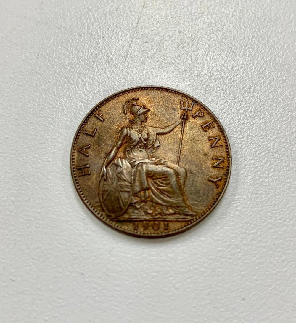 1901 ? PENNY - VICTORIA 3RD PORTRAIT: Obverse Old crowned and veiled portrait ( Old Head ) of Queen Victoria facing left, legend around. Lettering: VICTORIA?DEI?GRA?BRITT?REGINA?FID? DEF?IND?IMP? T.B. Translation: Victoria by the Grace of