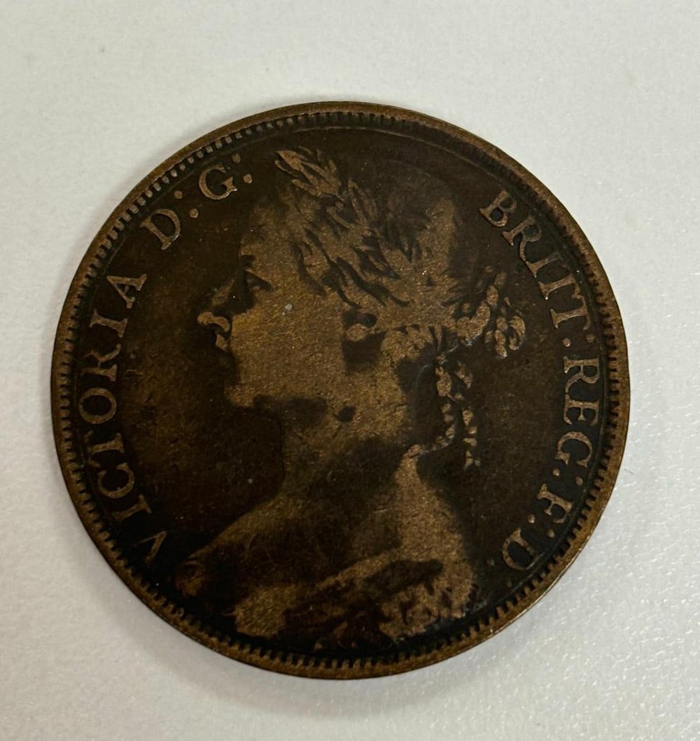 1894 Victoria(2nd Portrait) One Penny: 1894 Victoria(2nd Portrait) One Penny Obverse Second laureate portrait ( Bun Head ) of Queen Victoria facing left, legend around. Script: Latin Lettering: VICTORIA D: G: BRITT: REG: F: D: