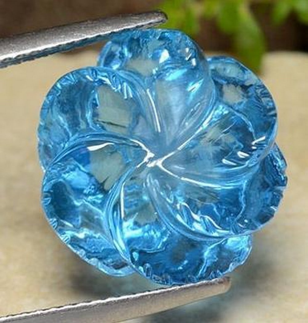 Brazilian Blossom: 17.92 Carat Swiss Blue Topaz Flower: Brazilian Blossom: 17.92 Carat Swiss Blue Topaz Flower. This is a breathtaking gemstone that captures the essence of nature s beauty in a radiant, carved floral design. This stunning piece boasts a vi