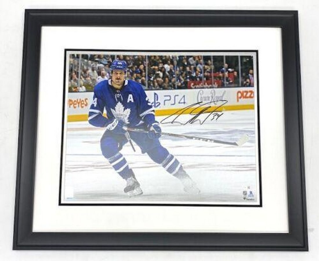 Authentic Auston Matthews Custom Designed Autograph 25'' x 30'' Picture W/ COA: Authentic Auston Matthews Custom Designed Autograph 25" x 30" Picture W/ COA