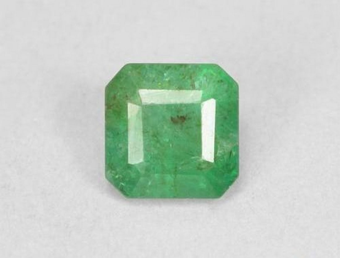 0.30 ct Natural Shamrock Green Emerald, Octagon/Emerald Cut, SI, Colombia: 0.30 ct Natural Shamrock Green Emerald, Octagon/Emerald Cut, SI, Colombia Natural emerald gemstone weighing 0.30 carats, cut in an octagon step (emerald) shape with a shamrock green color. The gem mea