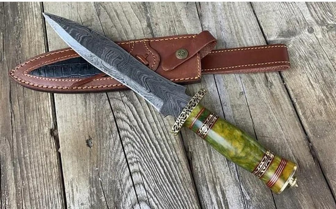 13" The Venoms Damascus Dagger Damascus: 13" The Venoms Damascus Dagger Damascus Introducing our Damascus Steel Blade with an exquisite 256-layered pattern, a true testament to the artistry and precision of traditional craftsmanship.