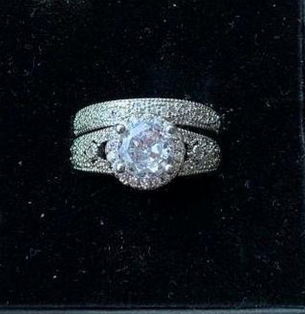 Silver-Colored Ring Set with Carved Band: Silver-Colored Ring Set with Carved Band This elegant silver-colored ring set features two beautifully crafted pieces. The slender band is intricately carved with delicate silver designs and dotted